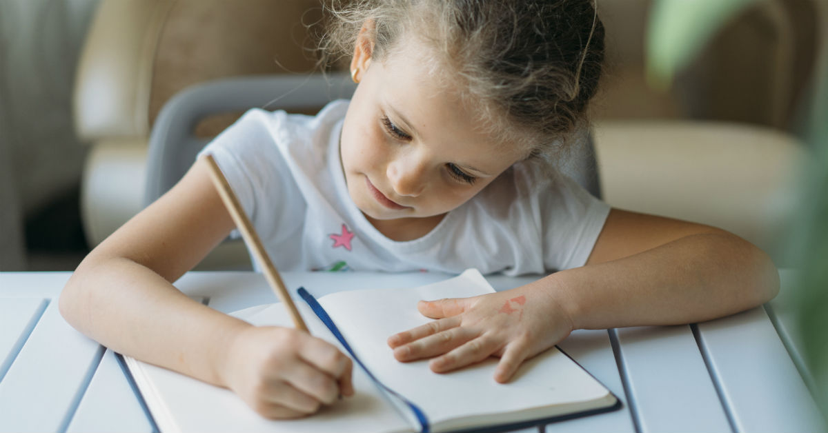 ¿Cómo la escritura facilita el aprendizaje infantil?